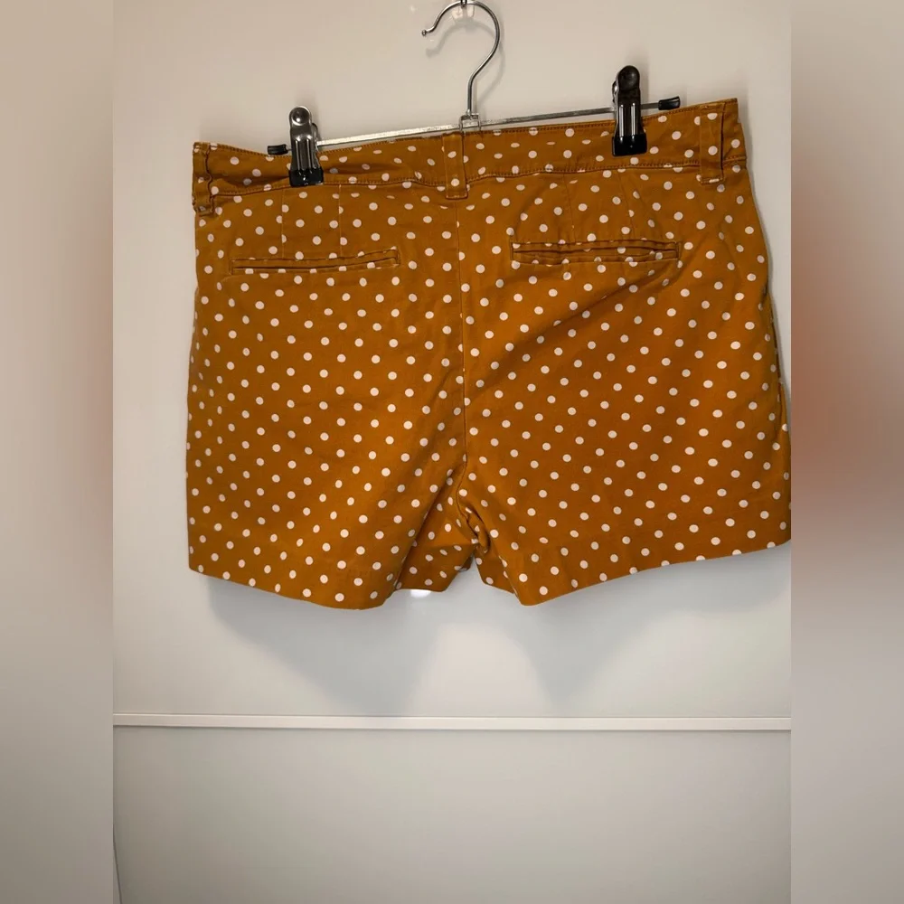 💸CLEARANCE 4/$15💸 Old Navy White Polka Dot Mustard Shorts - Picture 4 of 5